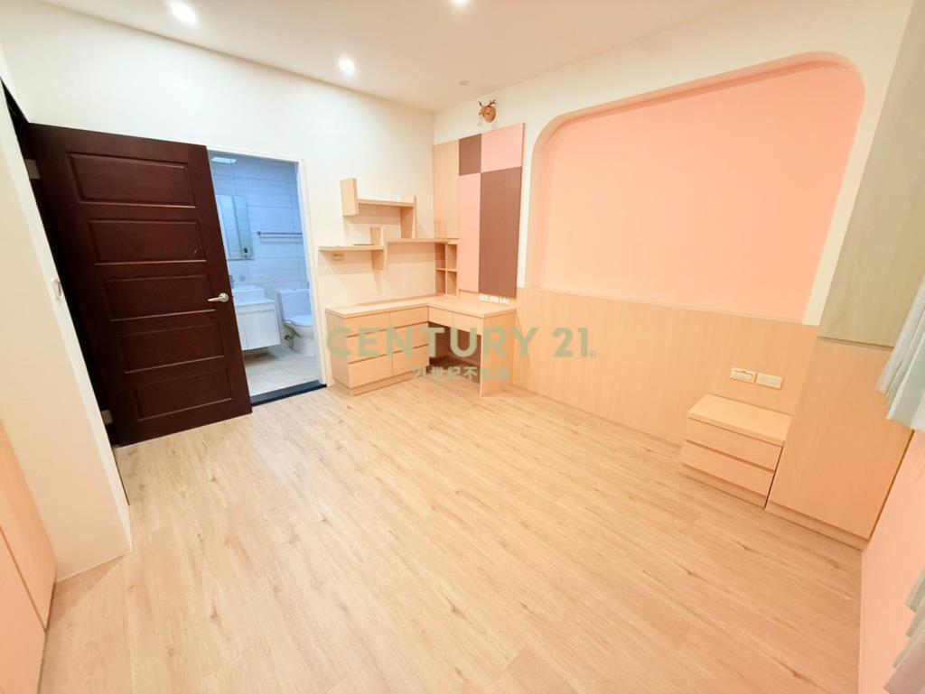 專任-御大院電梯三車位庭院別墅