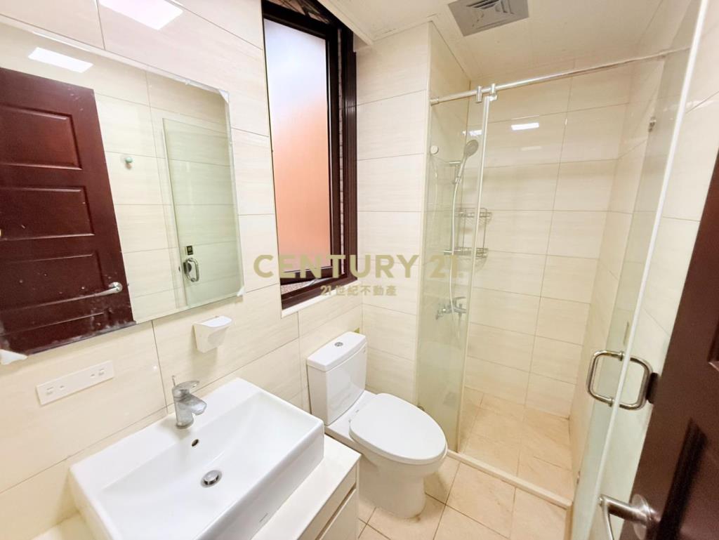 專任-御大院電梯三車位庭院別墅