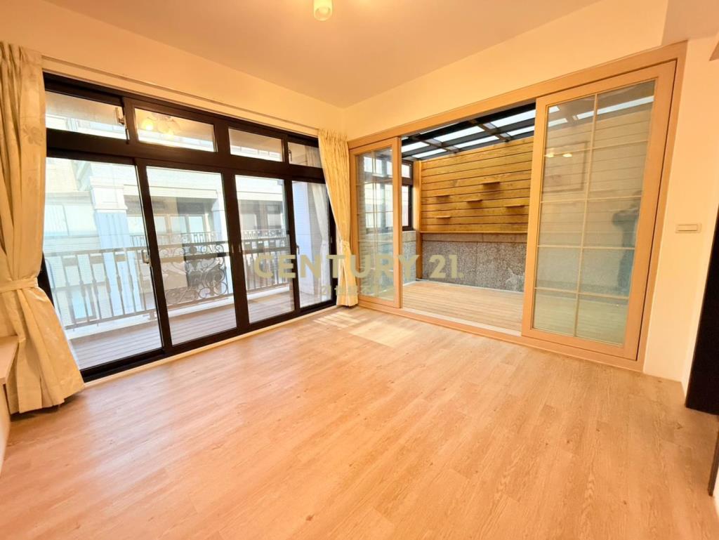 專任-御大院電梯三車位庭院別墅