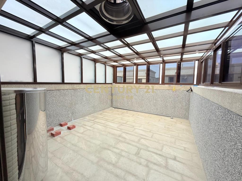 專任-御大院電梯三車位庭院別墅