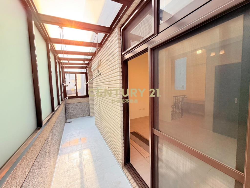 專任-御大院電梯三車位庭院別墅