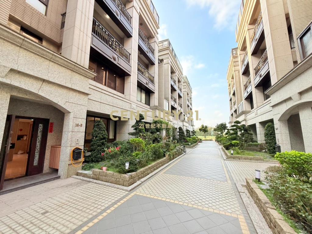 專任-御大院電梯三車位庭院別墅