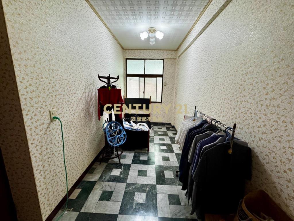 專任【台南｜南區】商圈學區旁～店住美透天