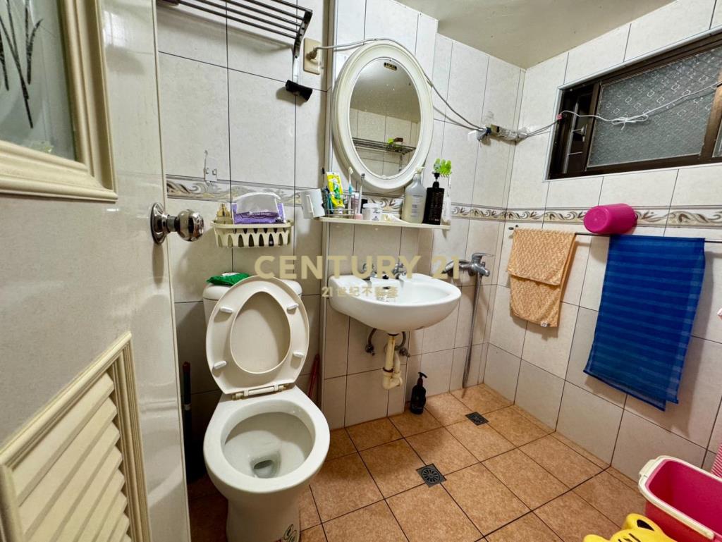 專任【台南｜南區】商圈學區旁～店住美透天