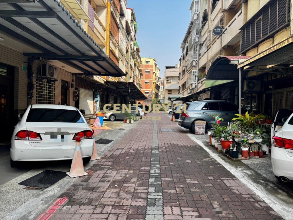 專任【台南｜南區】商圈學區旁～店住美透天