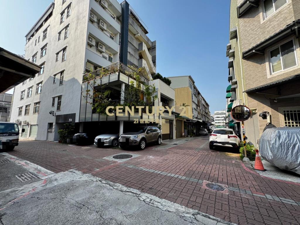 專任【台南｜南區】商圈學區旁～店住美透天