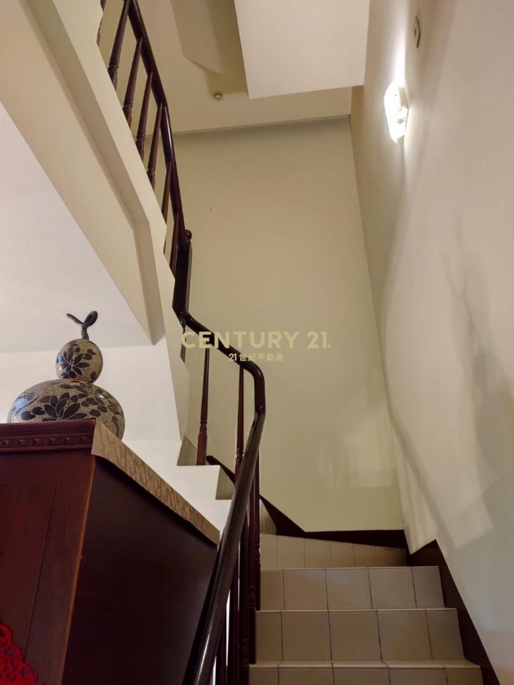 獨家銷售-中壢福鎮二期精美裝潢大車位別墅