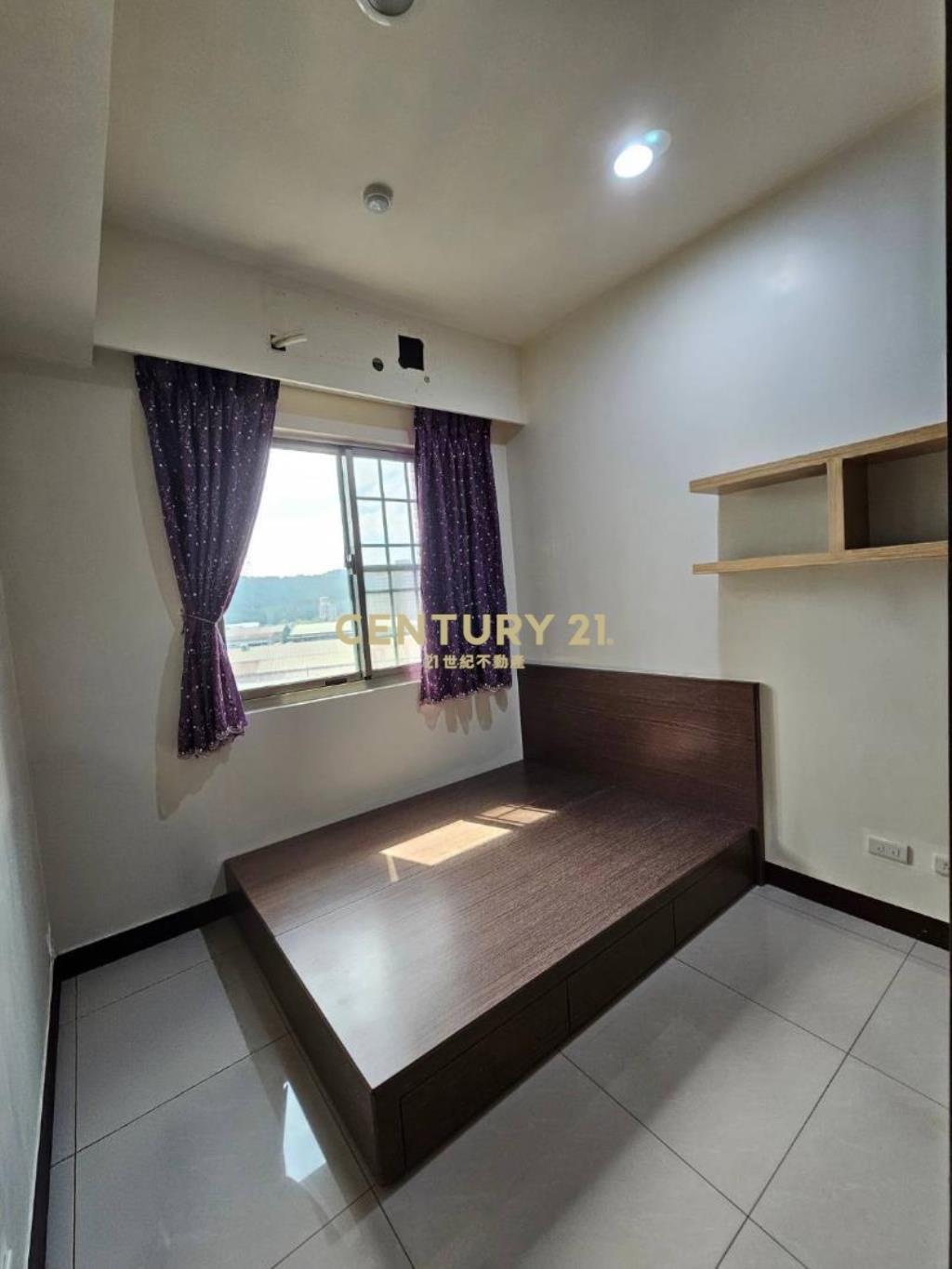 專任~基隆七堵溫馨電梯三房車