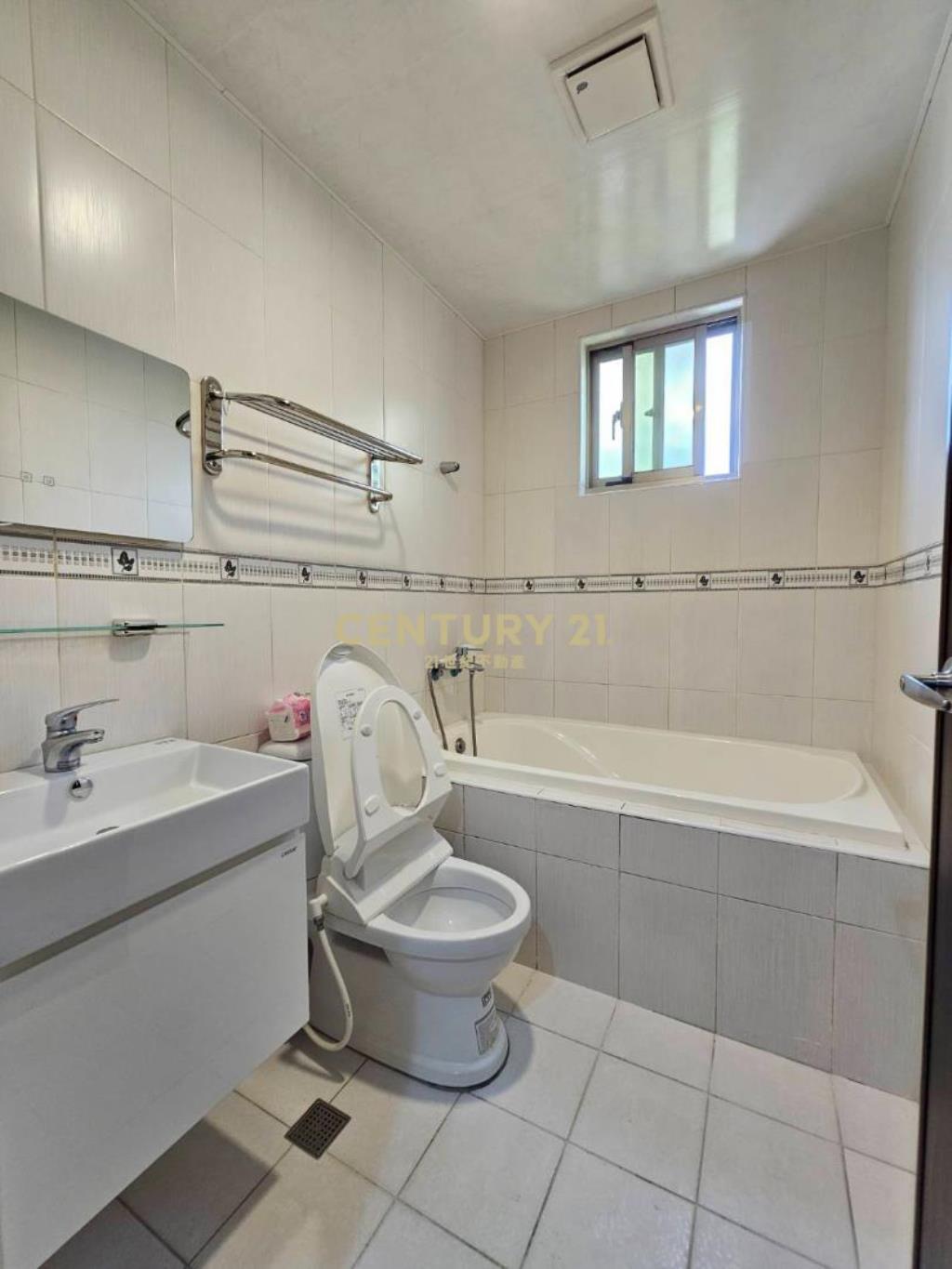 專任~基隆七堵溫馨電梯三房車