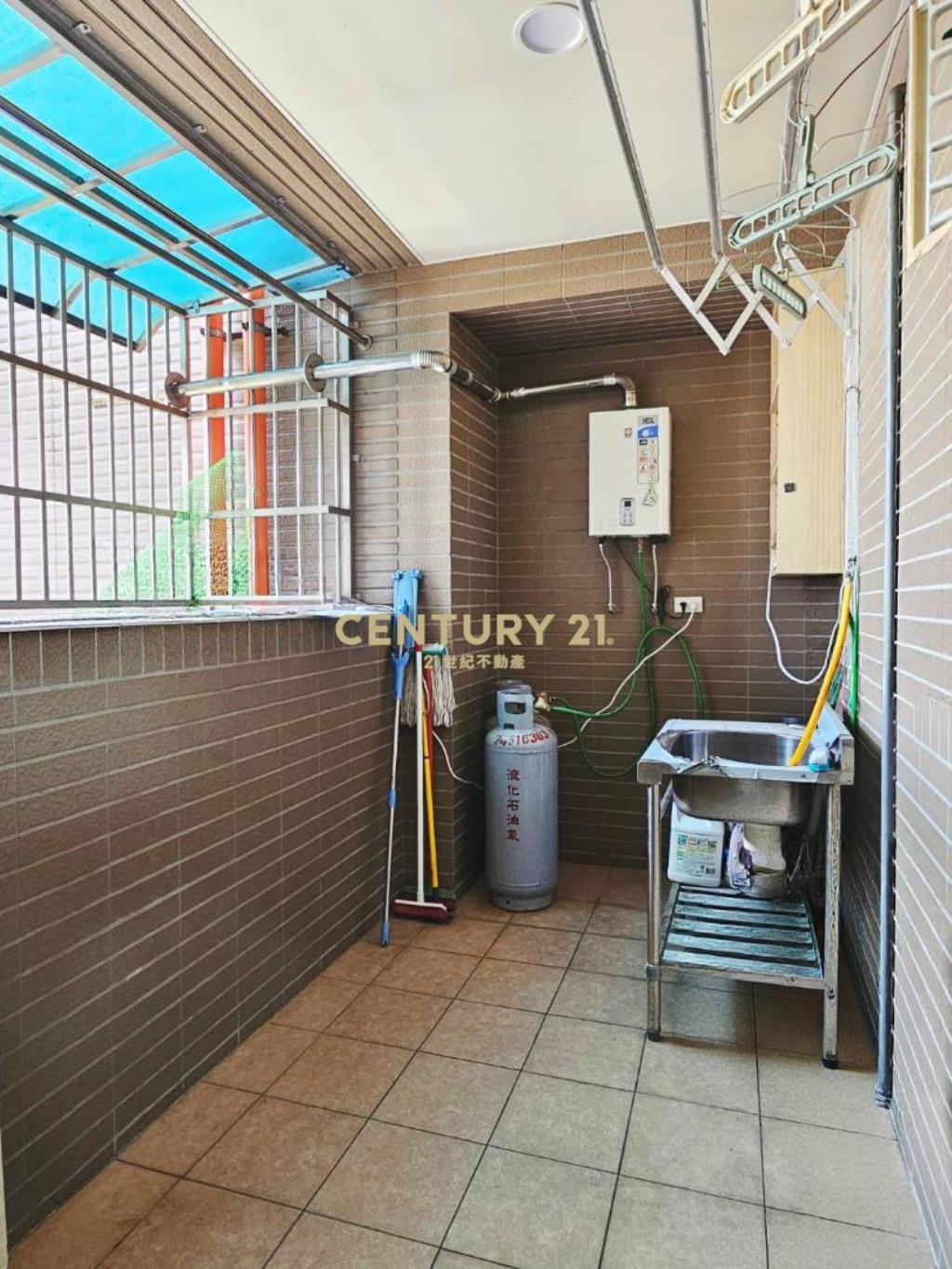 專任~基隆七堵溫馨電梯三房車