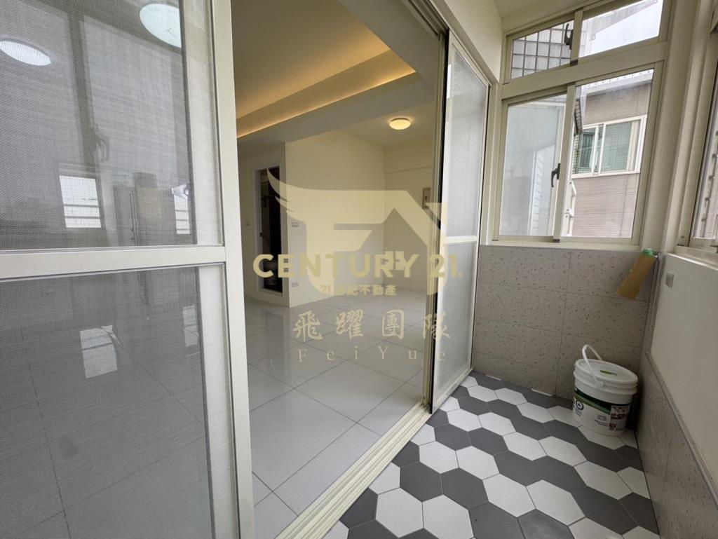 近新竹巨城整新電梯美兩房