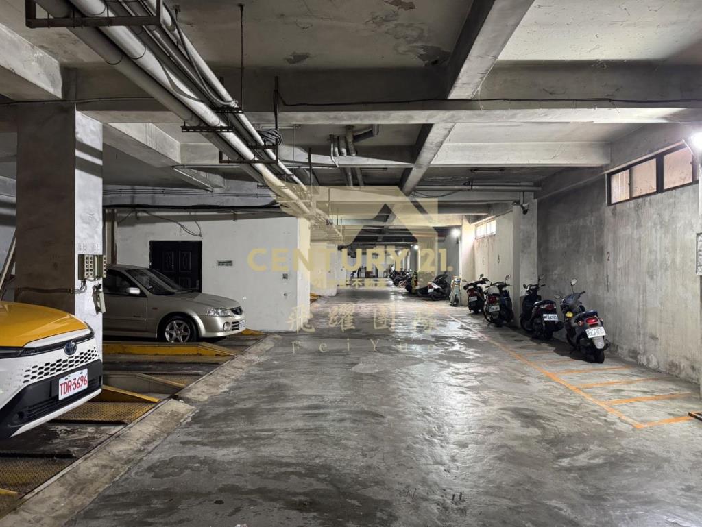 近新竹巨城整新電梯美兩房