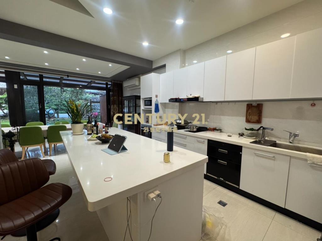 中央大學稀有千萬裝潢超大地坪美式電梯豪宅