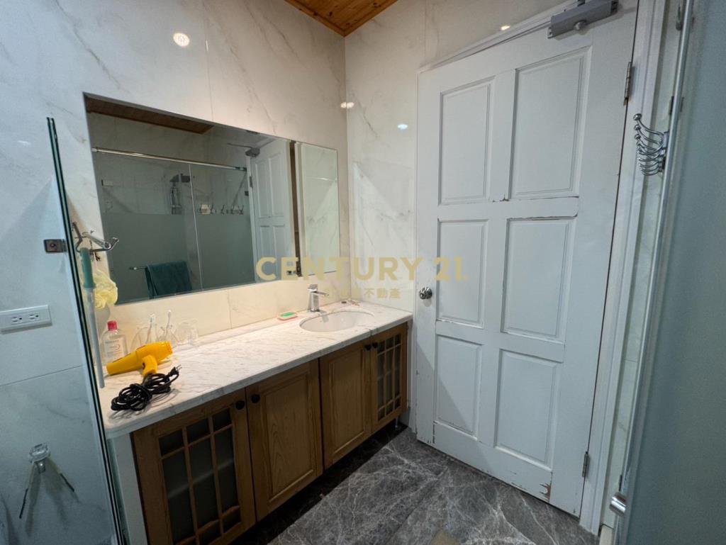 中央大學稀有千萬裝潢超大地坪美式電梯豪宅