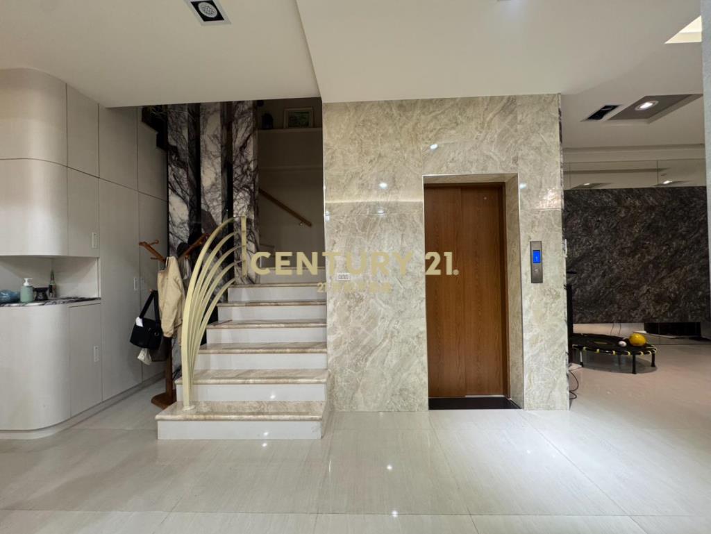 中央大學稀有千萬裝潢超大地坪美式電梯豪宅