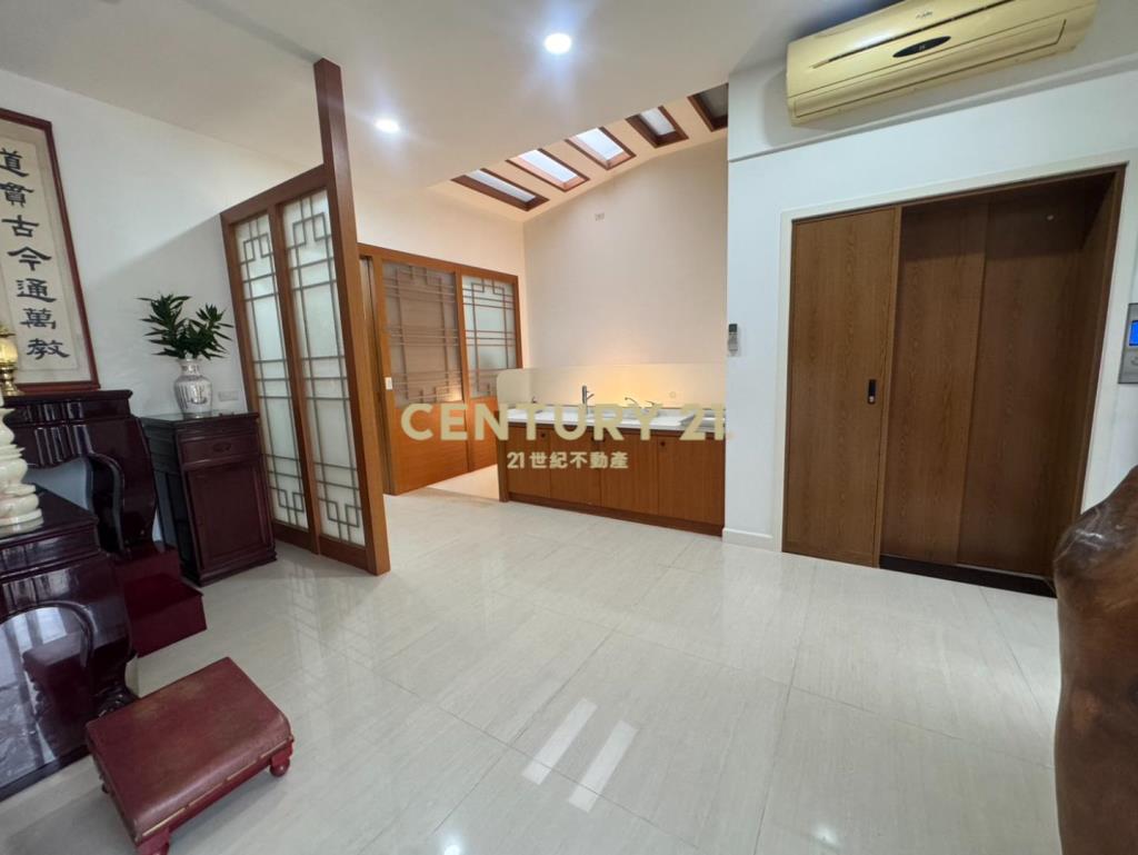 中央大學稀有千萬裝潢超大地坪美式電梯豪宅