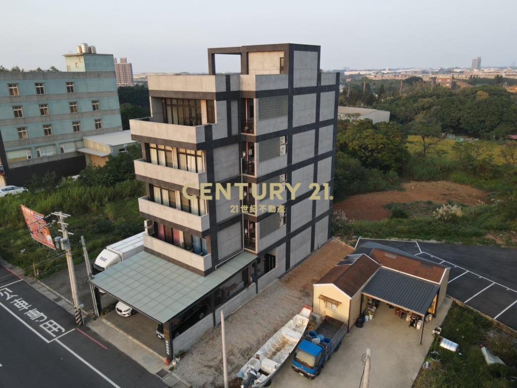 【好市多】260坪電梯透店｜前院停三車