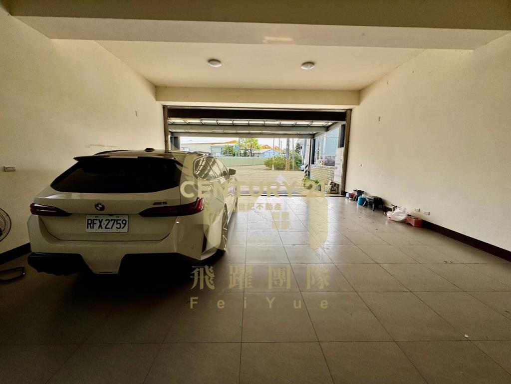 【好市多】260坪電梯透店｜前院停三車