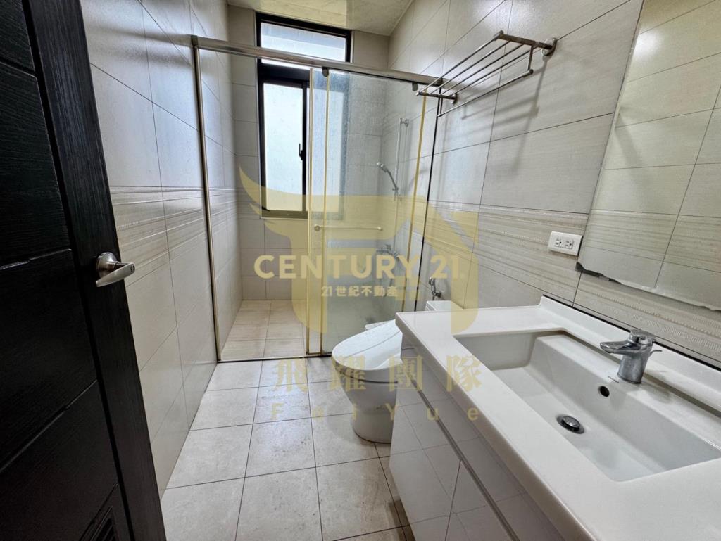 【好市多】260坪電梯透店｜前院停三車