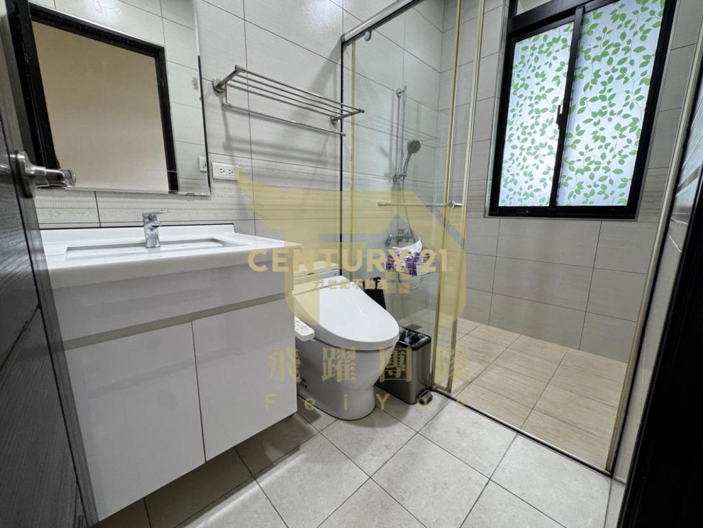 【好市多】260坪電梯透店｜前院停三車