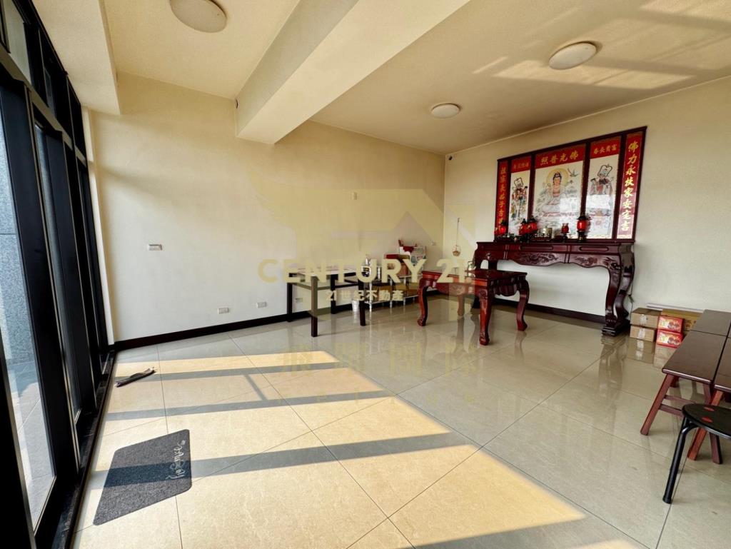 【好市多】260坪電梯透店｜前院停三車