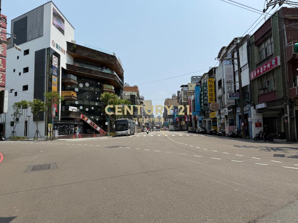 近火車站-商業區-前後臨路【雙店面透店】