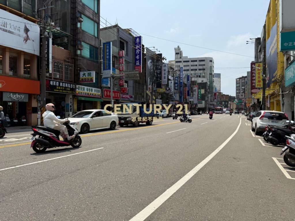 近火車站-商業區-前後臨路【雙店面透店】