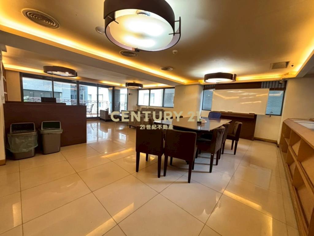 城市之光美妝漂亮兩房