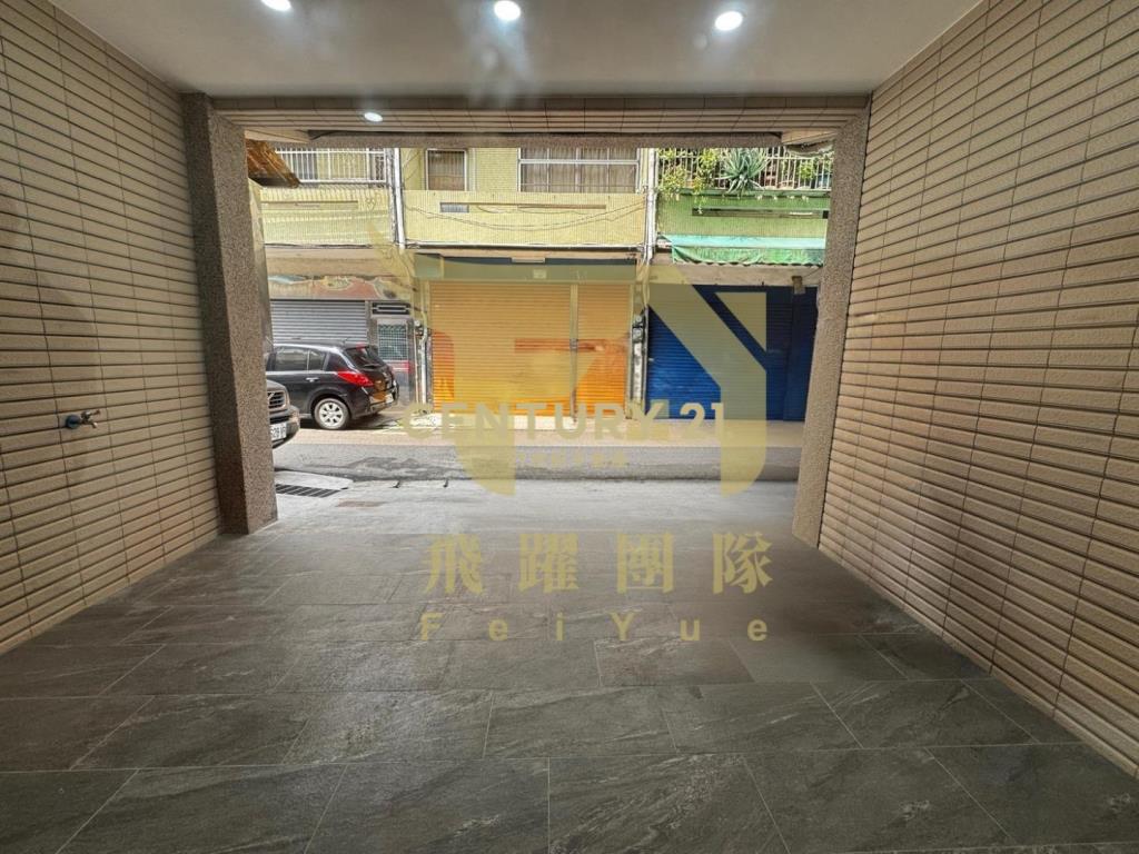 南勢學區透天門前停車3套房+1樓孝親房