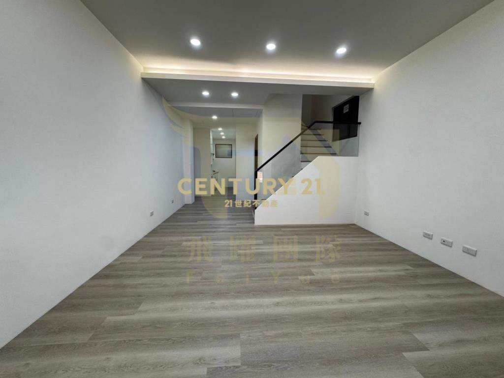 南勢學區透天門前停車3套房+1樓孝親房