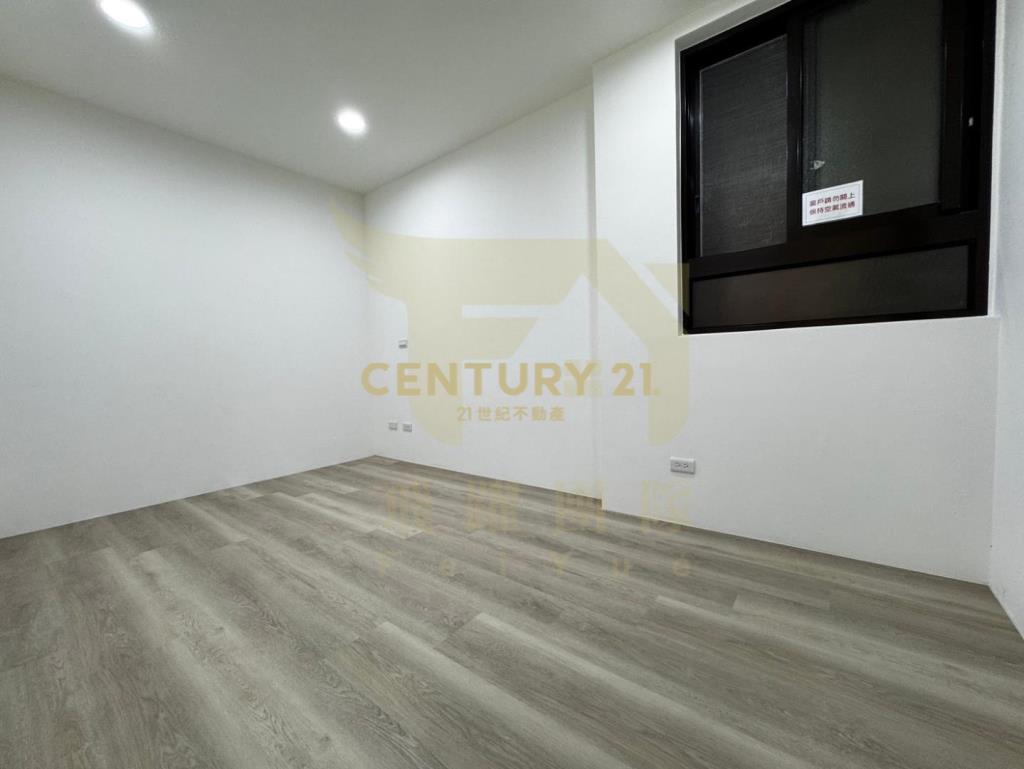 南勢學區透天門前停車3套房+1樓孝親房