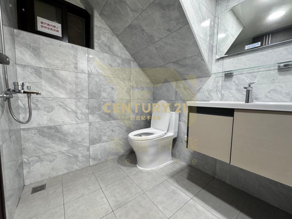 南勢學區透天門前停車3套房+1樓孝親房