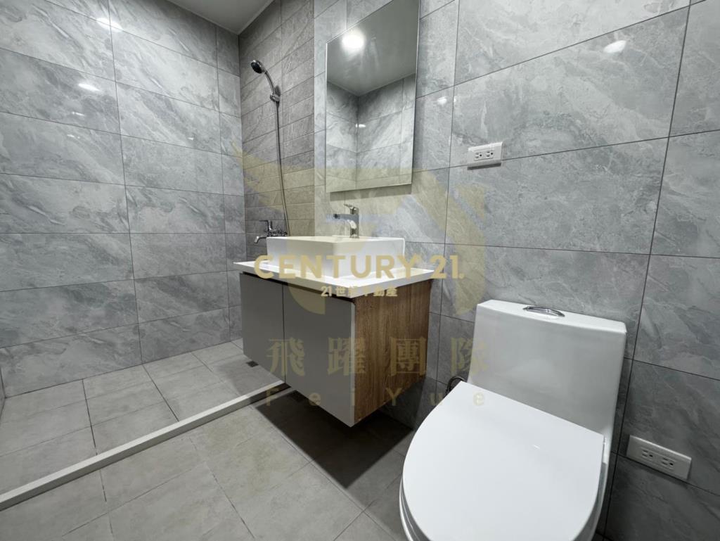 南勢學區透天門前停車3套房+1樓孝親房