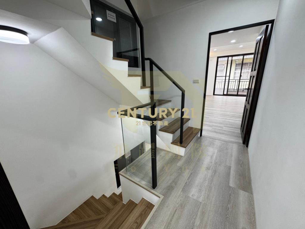 南勢學區透天門前停車3套房+1樓孝親房