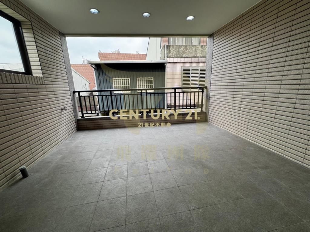 南勢學區透天門前停車3套房+1樓孝親房