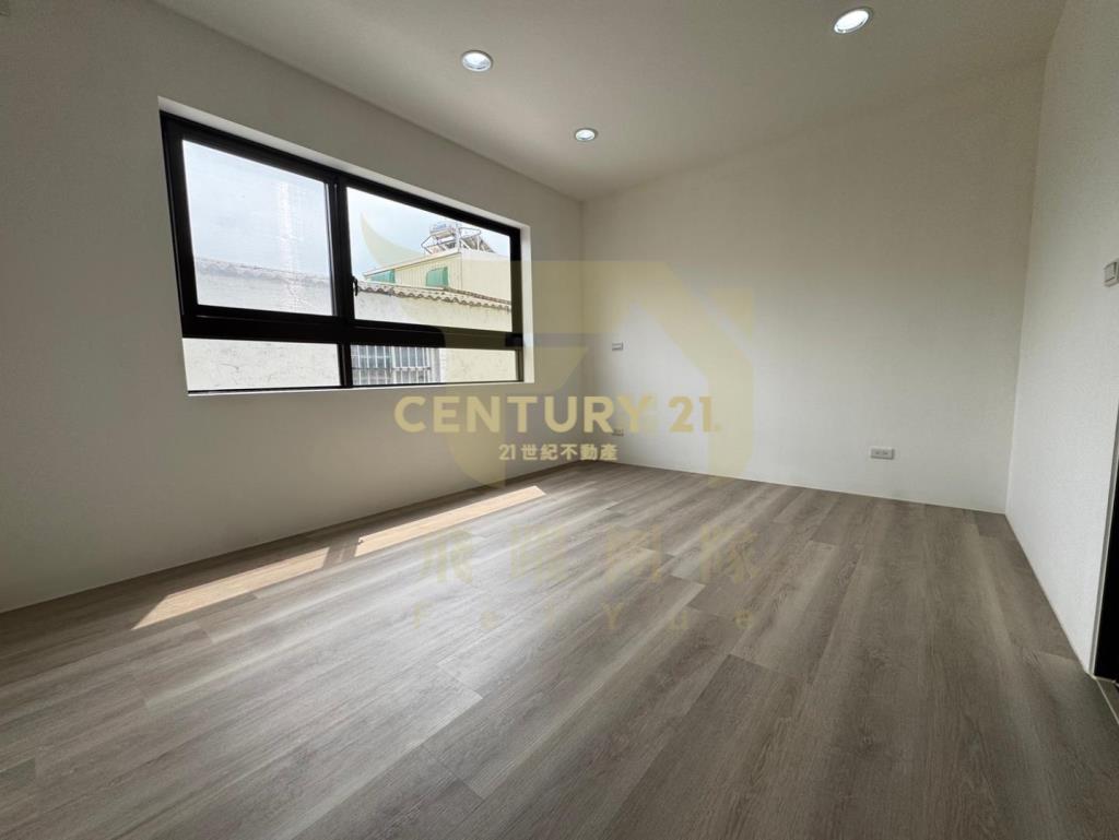 南勢學區透天門前停車3套房+1樓孝親房