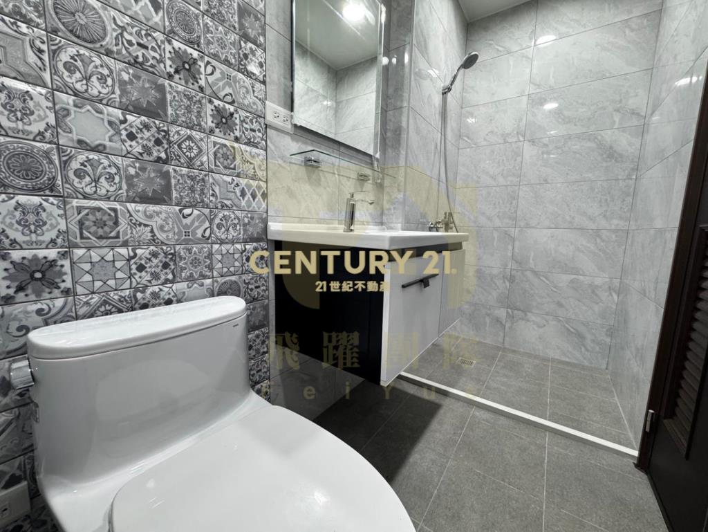 南勢學區透天門前停車3套房+1樓孝親房