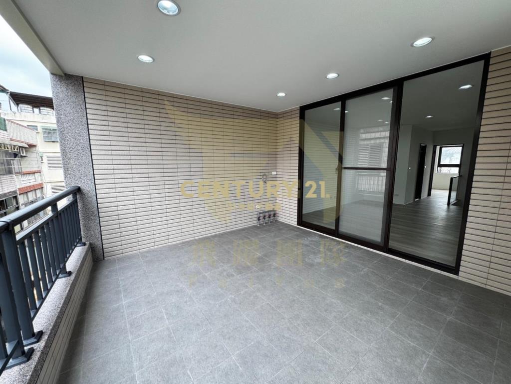 南勢學區透天門前停車3套房+1樓孝親房