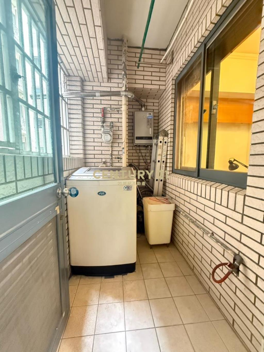 近火車站 家樂福維納斯三房車