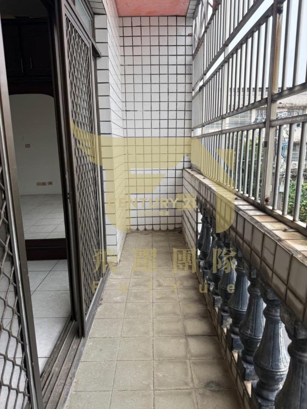 龍潭中興路武漢國小大面寬透天