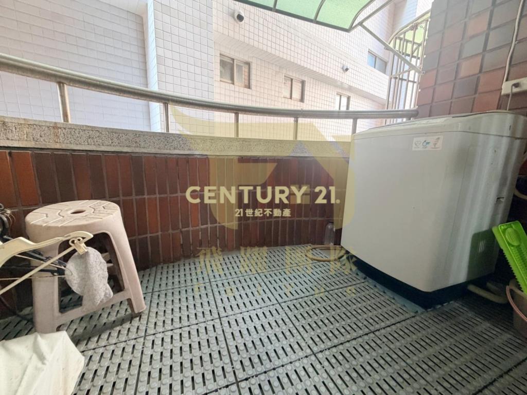 高雄愛河畔京城天下氣派寬敞大兩房可改3房