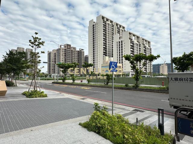 專任近台中三井OUTLET全新3房平面車