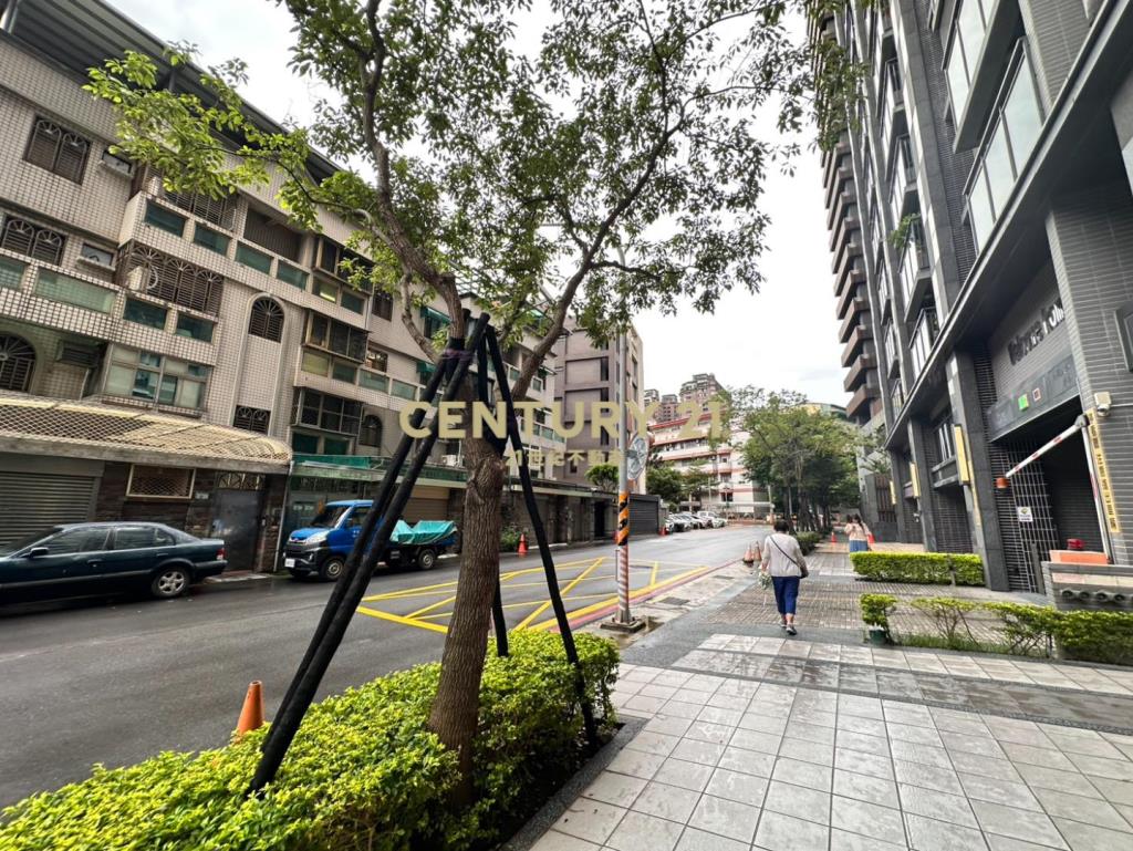 藝文G11益展涵玥景觀四房車位