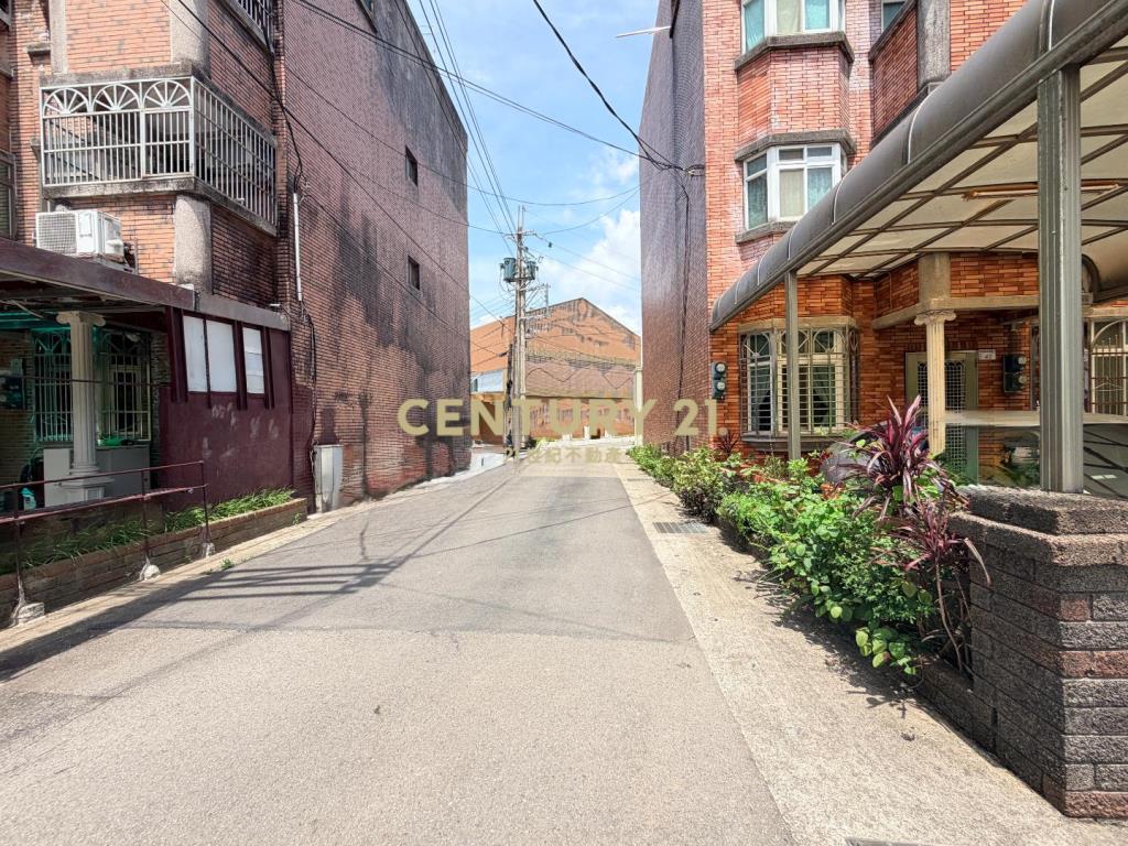 楊梅民富路旁 稀有大面寬建地