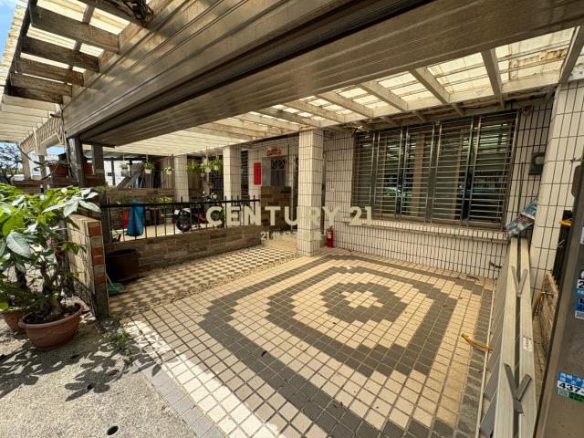 龍岡國小、面公園.前院停車挑高美透天