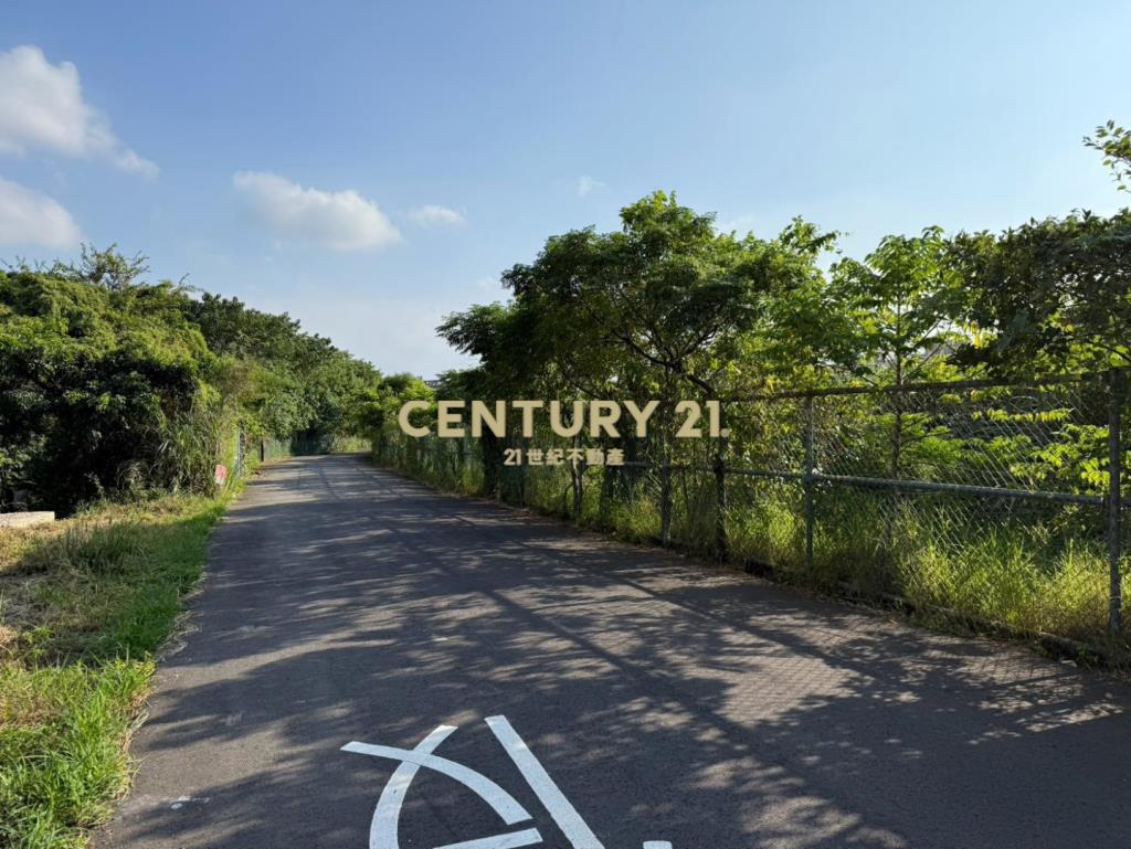 近中央大學雙面臨路都計內美農地