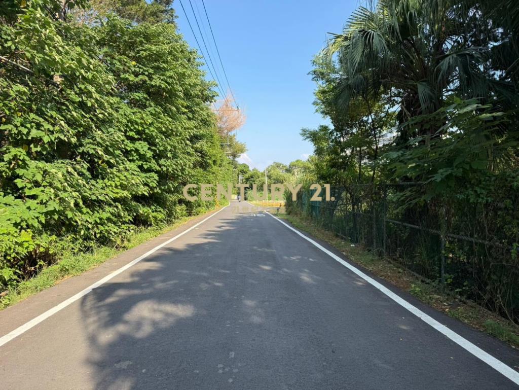近中央大學雙面臨路都計內美農地