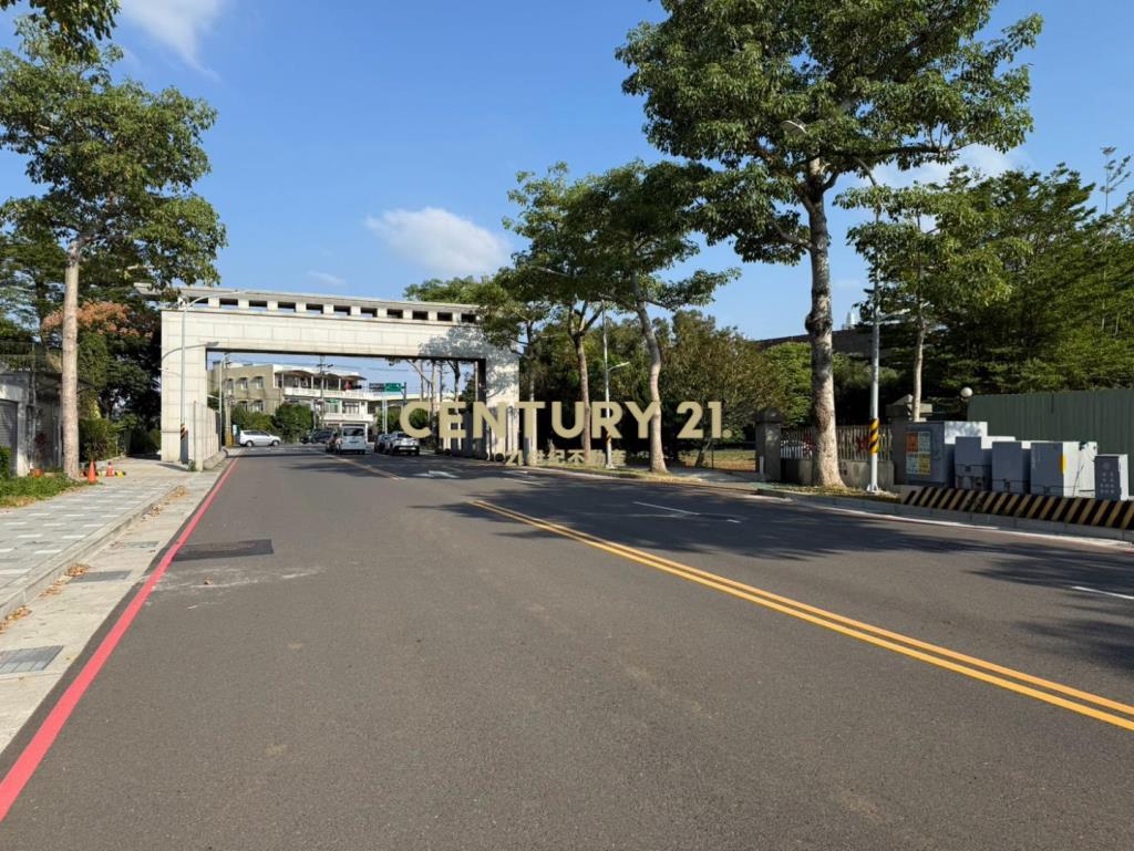 近中央大學雙面臨路都計內美農地