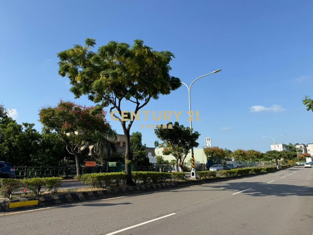 近中央大學雙面臨路都計內美農地