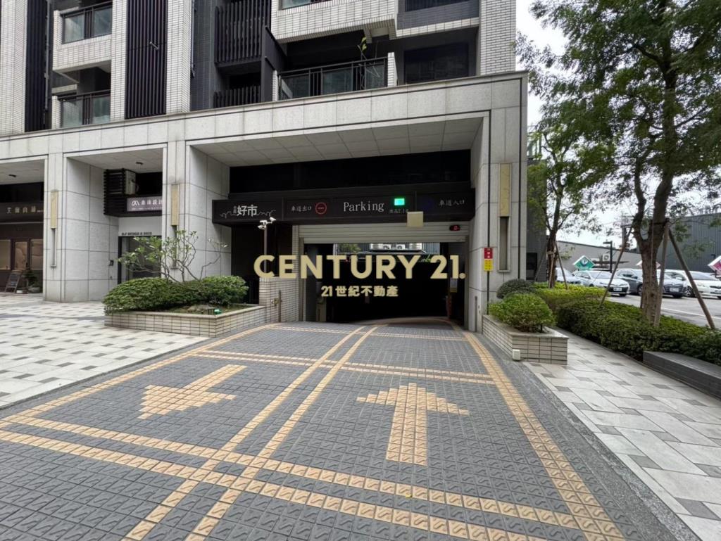 中路特區近交流道兩房車